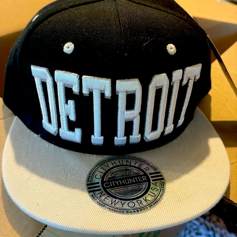 Men’s Black and white DETROIT adjustable ball cap cloth New